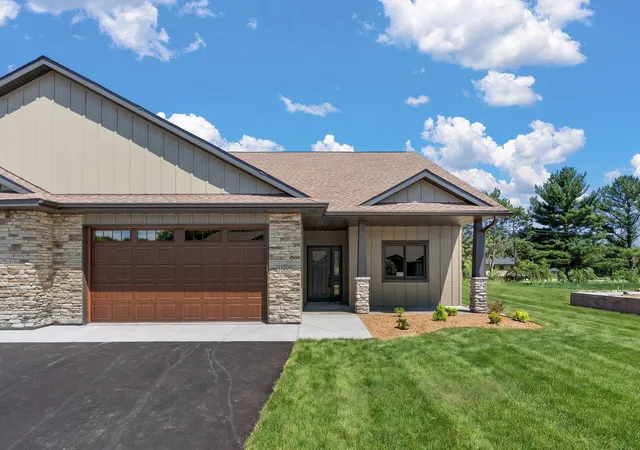 1st image of 1060 Legend Ln, River Falls, WI 54022 | MLS# 7093224