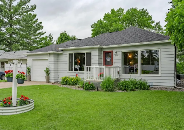 Homes for sale in Little Falls, MN | 1019 Riverview Dr, Little Falls, MN 56345 | MLS# 7093260