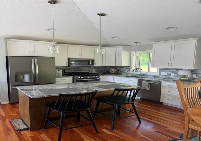 Photo 2 of Sale Pending at 2515 Elmcroft Dr Sw, Rochester, MN 55902 | MLS# 7093265 | Listing updated on 2026-08-27