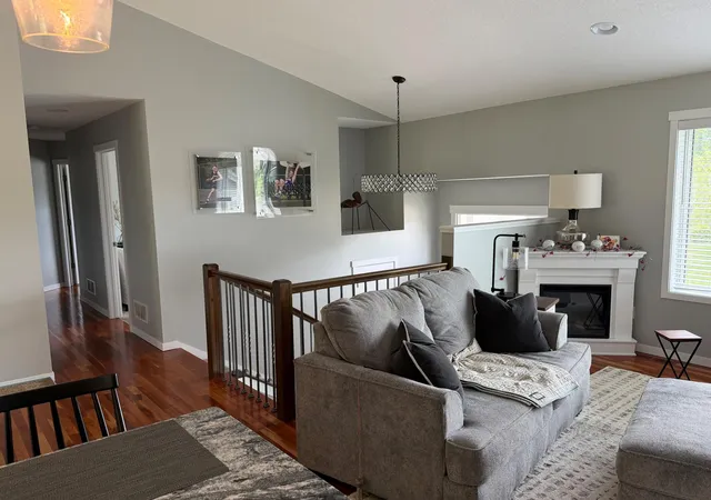 Photo 3 of Sale Pending at 2515 Elmcroft Dr SW, Rochester, MN 55902 | MLS# 7093265 | Listing updated on 2026-08-27