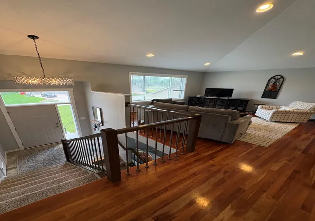 Photo 4 of Sale Pending at 2515 Elmcroft Dr SW, Rochester, MN 55902 | MLS# 7093265 | Listing updated on 2026-08-27