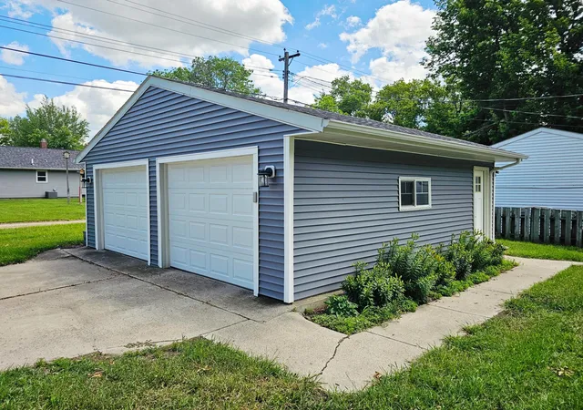 Homes for sale in Montevideo, MN | 924 N 6th St, Montevideo, MN 56265 | MLS# 7093285