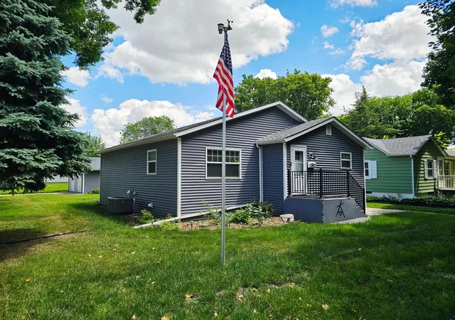 Homes for sale in Montevideo, MN | 924 N 6th St, Montevideo, MN 56265 | MLS# 7093285