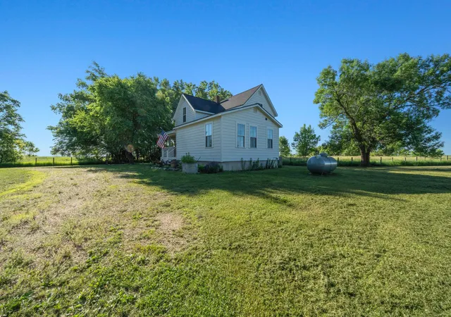 4th image of 28555 810Th Ave, Graceville, MN 56240 | MLS# 7093327