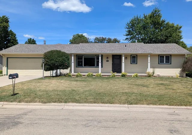 Homes for sale in Albert Lea, MN | 1111 Skylark Ln, Albert Lea, MN 56007 | MLS# 7093343
