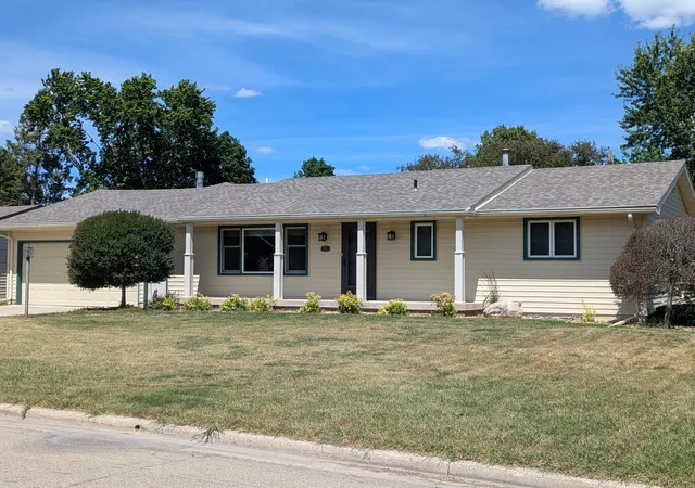 Homes for sale in Albert Lea, MN | 1111 Skylark Ln, Albert Lea, MN 56007 | MLS# 7093343