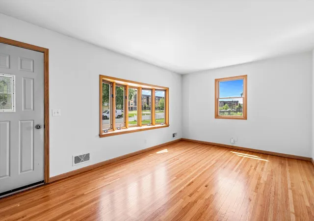 3rd image of 6110 Starlite Blvd Ne, Fridley, MN 55432 | MLS# 7093359