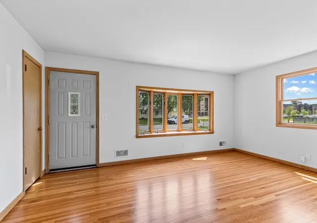 5th image of 6110 Starlite Blvd Ne, Fridley, MN 55432 | MLS# 7093359