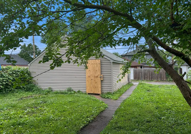 Listing Photo 2 - Condo for sale in building located at 719 Sherburne Ave, St. Paul, MN 55104