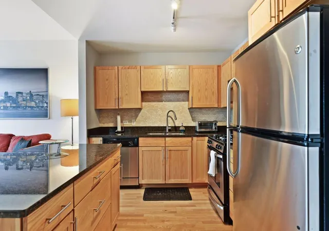2nd image of 929 Portland Ave S #1203, Minneapolis, MN 55404 | MLS# 7093385
