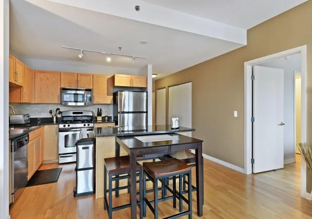 3rd image of 929 Portland Ave S #1203, Minneapolis, MN 55404 | MLS# 7093385