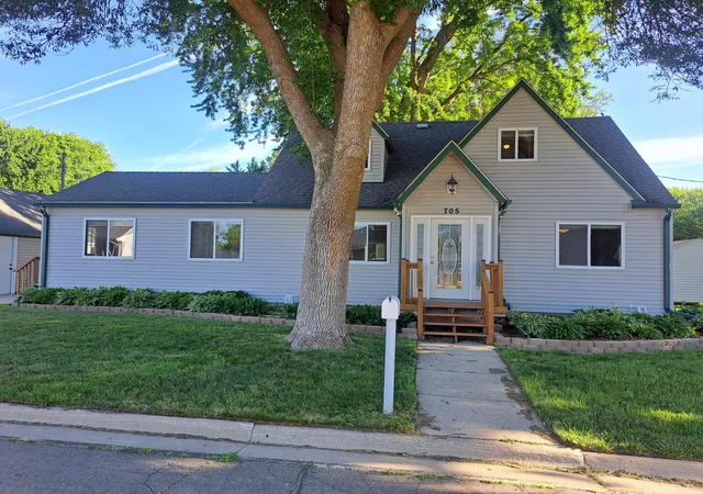 Homes for sale in Albert Lea, MN | 705 Glenview Dr, Albert Lea, MN 56007 | MLS# 7093408
