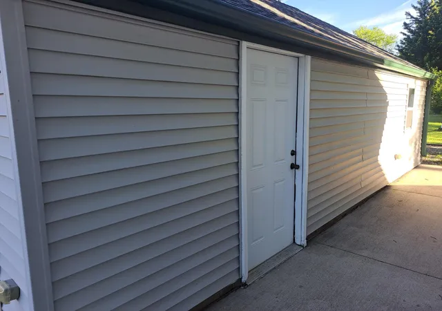 Photo 4 of Single family home for sale at 705 Glenview Dr, Albert Lea, MN 56007 | MLS# 7093408 | Listing updated on 2026-09-25