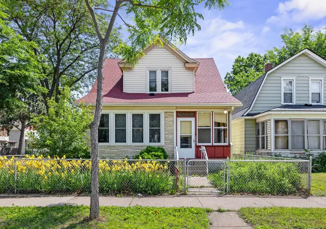 Photo 1 of Single family home for sale at 898 Western Ave N, Saint Paul, MN 55117 | MLS# 7093417 | Listing updated on 2026-06-17