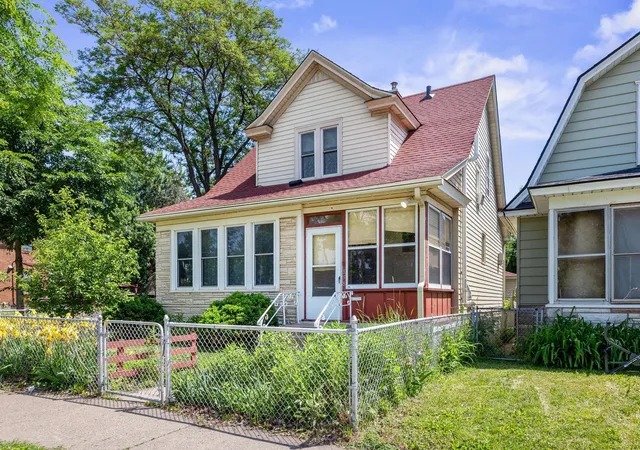 Photo 2 of Single family home for sale at 898 Western Ave N, Saint Paul, MN 55117 | MLS# 7093417 | Listing updated on 2026-06-17