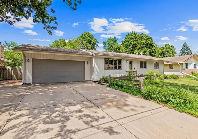 Homes for sale in New Brighton, MN | 3120 Mississippi St, New Brighton, MN 55112 | MLS# 7093430