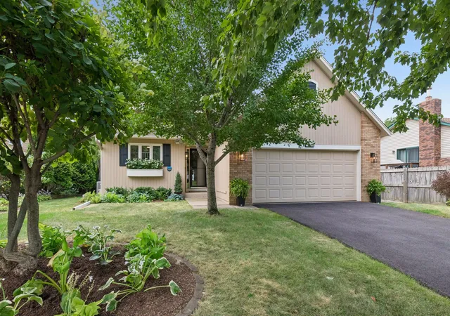 1st image of 10441 Lee Dr, Eden Prairie, MN 55347 | MLS# 7093437