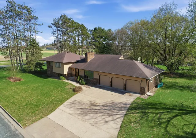 2nd image of 2932 N Plum Tree Cir, Menomonie, WI 54751 | MLS# 7093444