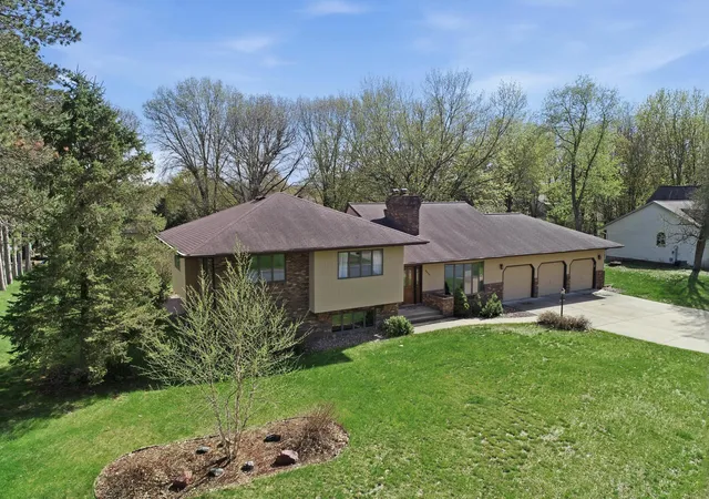 Photo 3 of Single family home for sale at 2932 N Plum Tree Cir, Menomonie, WI 54751 | MLS# 7093444 | Listing updated on 2026-08-31