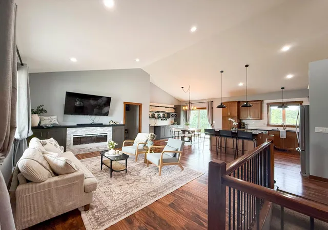 1st image of 3927 Stone Point Dr Ne, Rochester, MN 55906 | MLS# 7093507