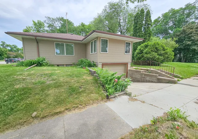 Homes for sale in Clarkfield, MN | 621 10Th Ave, Clarkfield, MN 56223 | MLS# 7093517