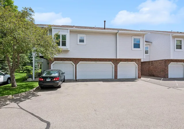 Homes for sale in Bloomington, MN | 5317 Highpointe Ter, Bloomington, MN 55437 | MLS# 7093545