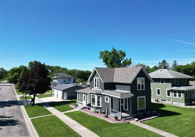 Homes for sale in Olivia, MN | 601 E Depue Ave, Olivia, MN 56277 | MLS# 7093570
