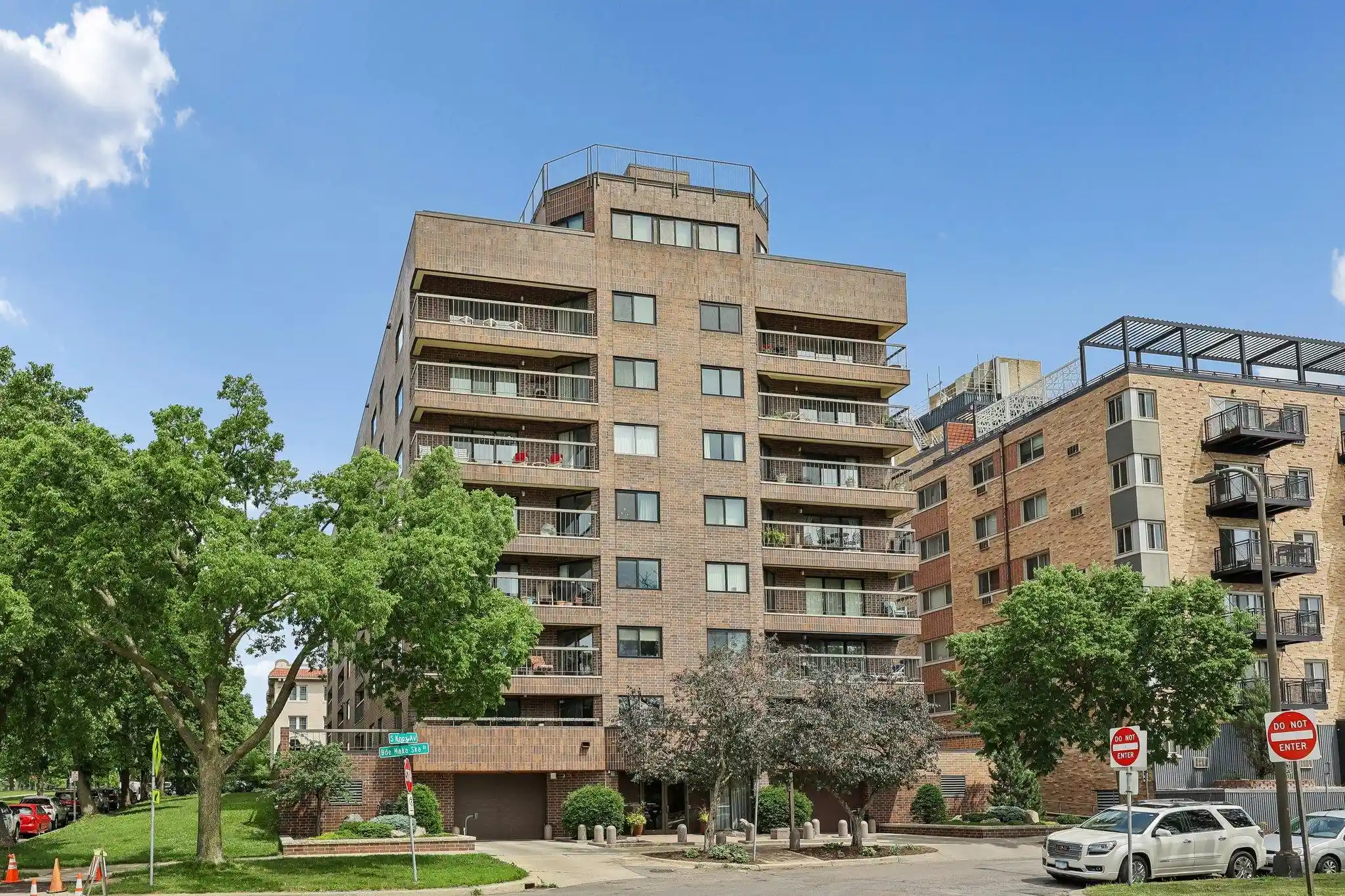 Listing Photo 2 - Condo for sale in 2885 Knox Ave S located at 2885 Knox Ave S, Minneapolis, MN 55408 - Unit #707