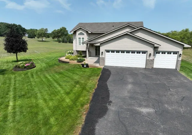 2nd image of 10590 257Th Ave Nw, Zimmerman, MN 55398 | MLS# 7093597