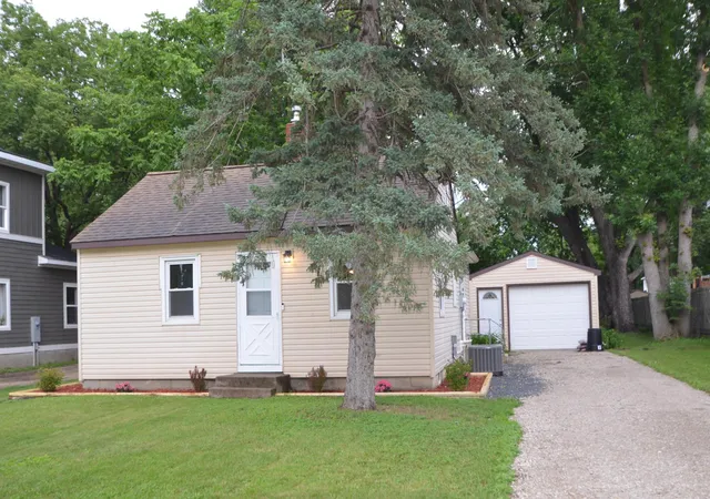 2nd image of 318 N Austin Ave, Litchfield, MN 55355 | MLS# 7093689