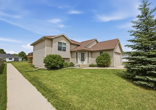 Homes for sale in West Fargo, ND | 1534 Woodridge Ln, West Fargo, ND 58078 | MLS# 7093712