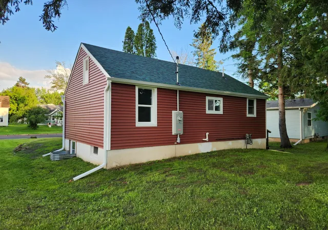 14th image of 715 Commercial Ave N, Sandstone, MN 55072 | MLS# 7093766