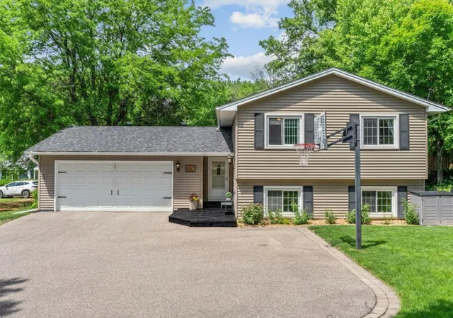 Homes for sale in Chanhassen, MN | 1180 Lake Lucy Rd, Chanhassen, MN 55317 | MLS# 7093770