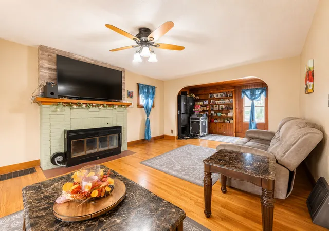 3rd image of 902 4Th Ave Sw, Austin, MN 55912 | MLS# 7093778