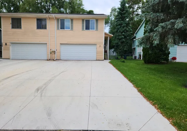 2nd image of 1504 Roundhouse Cir, Shakopee, MN 55379 | MLS# 7093782