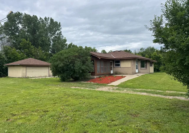 Homes for sale in Le Center, MN | 435 W Ottawa St, Le Center, MN 56057 | MLS# 7093808
