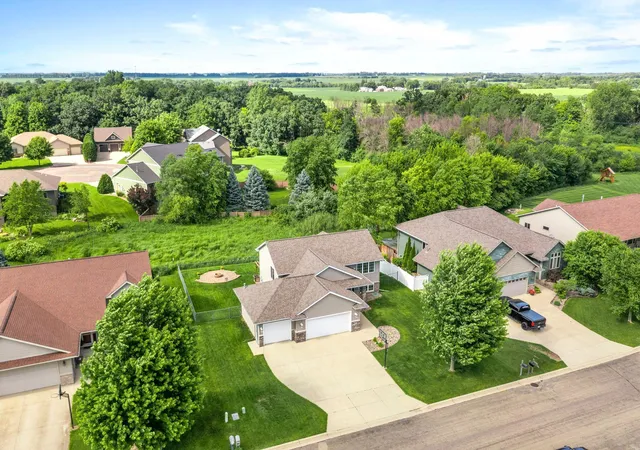 2nd image of 2575 Stony Creek Dr, Owatonna, MN 55060 | MLS# 7093826