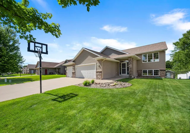 3rd image of 2575 Stony Creek Dr, Owatonna, MN 55060 | MLS# 7093826