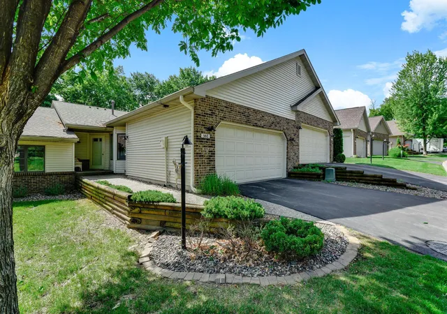 Homes for sale in Maplewood, MN | 562 Deer Ridge Ln S, Maplewood, MN 55119 | MLS# 7093831