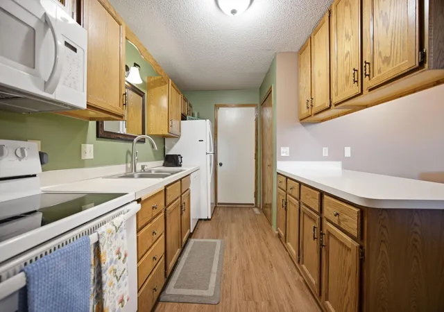 Listing Photo 4 - Condo for sale in building located at 14000 44th Pl N, Plymouth, MN 55446 - Unit #2