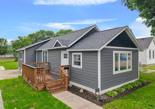 1st image of 875 E King St, Winona, MN 55987 | MLS# 7093952