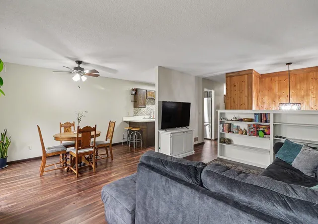 3rd image of 4490 Woodgate Pt, Saint Paul, MN 55122 | MLS# 7093993