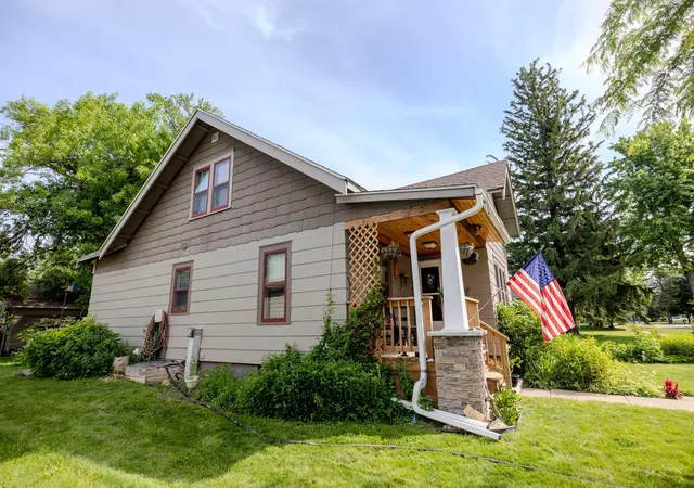 Homes for sale in Morris, MN | 308 W 9Th St, Morris, MN 56267 | MLS# 7093994