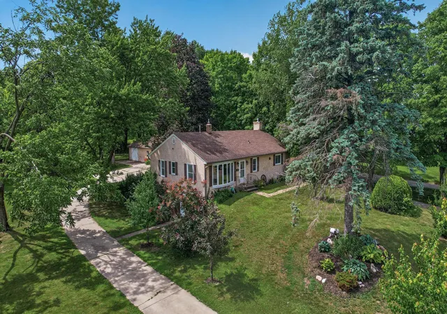 Homes for sale in Maplewood, MN | 2559 Clarence St, Maplewood, MN 55109 | MLS# 7094008