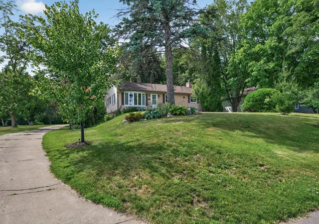 Homes for sale in Maplewood, MN | 2559 Clarence St, Maplewood, MN 55109 | MLS# 7094008