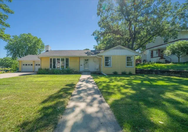 1st image of 110 Main St N, Sauk Centre, MN 56378 | MLS# 7094038