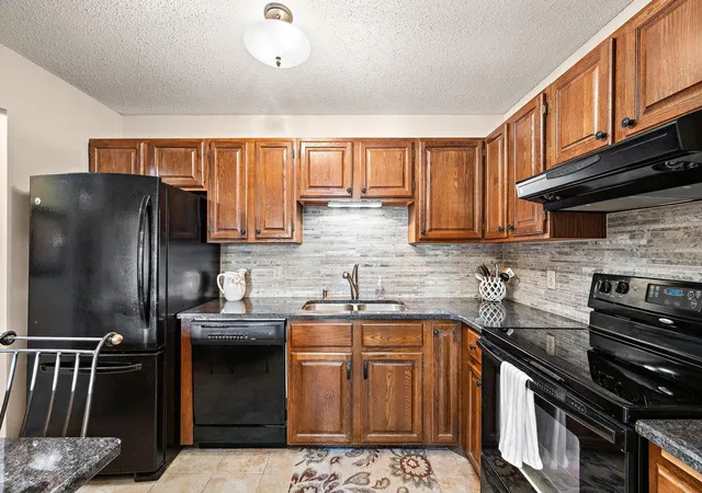 Homes for sale in Minnetonka, MN | 10451 Greenbrier Rd #318, Minnetonka, MN 55305 | MLS# 7094051