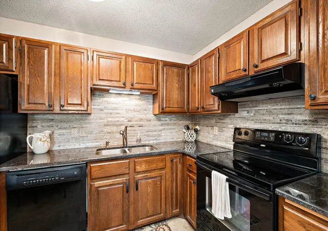 Homes for sale in Minnetonka, MN | 10451 Greenbrier Rd #318, Minnetonka, MN 55305 | MLS# 7094051