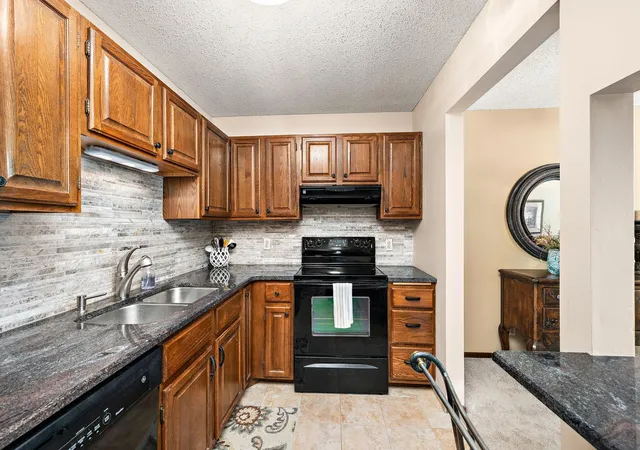Homes for sale in Minnetonka, MN | 10451 Greenbrier Rd #318, Minnetonka, MN 55305 | MLS# 7094051