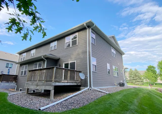 2nd image of 6060 Boulder Ridge Dr, Rockford, MN 55373 | MLS# 7094091